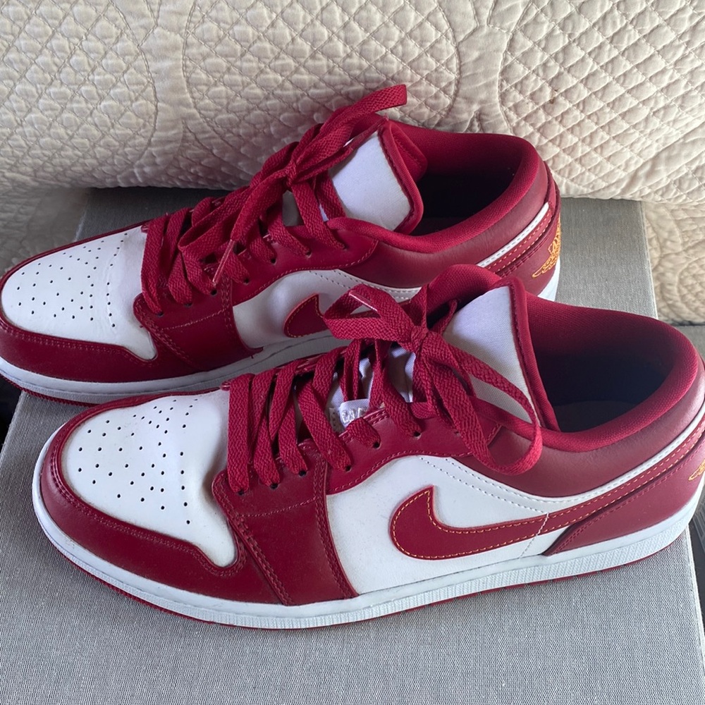 Air Jordan 1 Cardinal Excellent condition no original box men’s 10